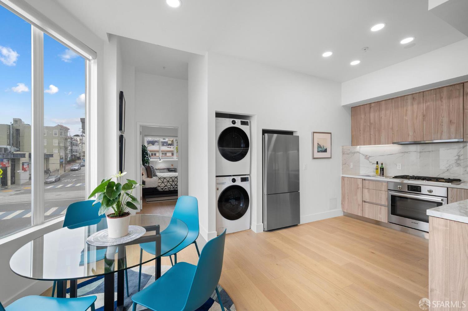 Detail Gallery Image 3 of 47 For 2418 20th Ave #101,  San Francisco,  CA 94116 - 2 Beds | 2 Baths