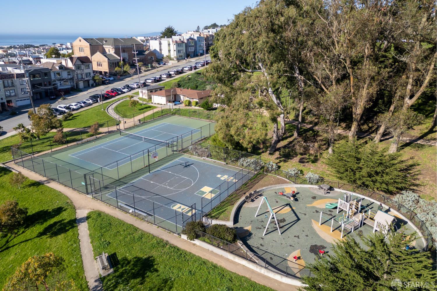 Detail Gallery Image 40 of 47 For 2418 20th Ave #101,  San Francisco,  CA 94116 - 2 Beds | 2 Baths