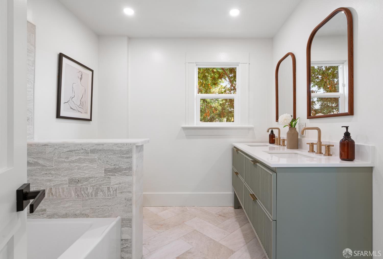 Detail Gallery Image 26 of 28 For 2533 Grant St, Berkeley,  CA 94703 - 4 Beds | 3 Baths