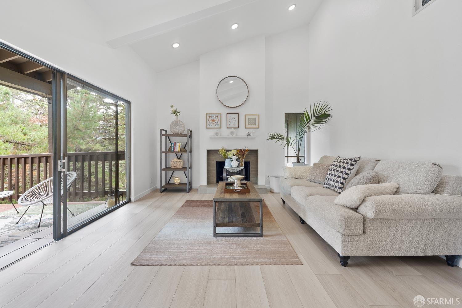 Detail Gallery Image 3 of 44 For 3374 Brittan Ave #13,  San Carlos,  CA 94070 - 3 Beds | 2 Baths