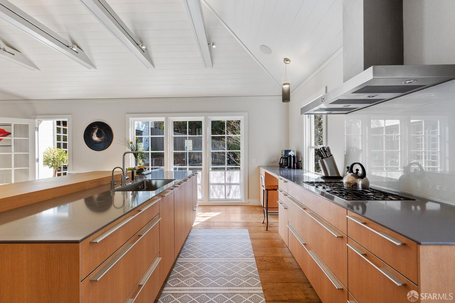 Detail Gallery Image 20 of 83 For 1338 Filbert St a,  San Francisco,  CA 94109 - 4 Beds | 4 Baths