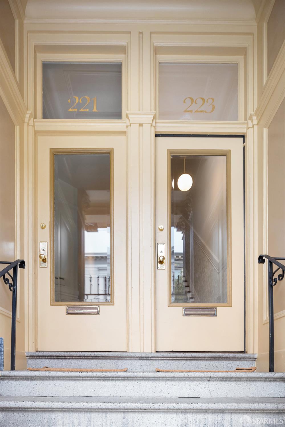 Detail Gallery Image 2 of 42 For 221 Scott St, San Francisco,  CA 94117 - – Beds | – Baths