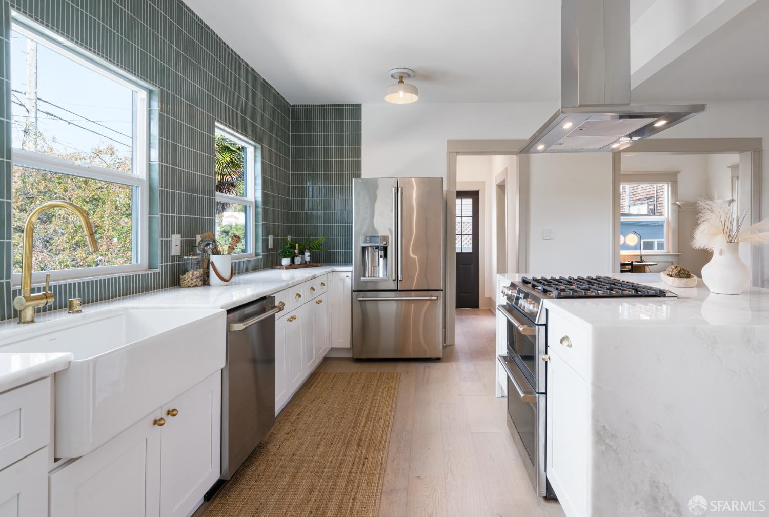 Detail Gallery Image 10 of 28 For 2533 Grant St, Berkeley,  CA 94703 - 4 Beds | 3 Baths