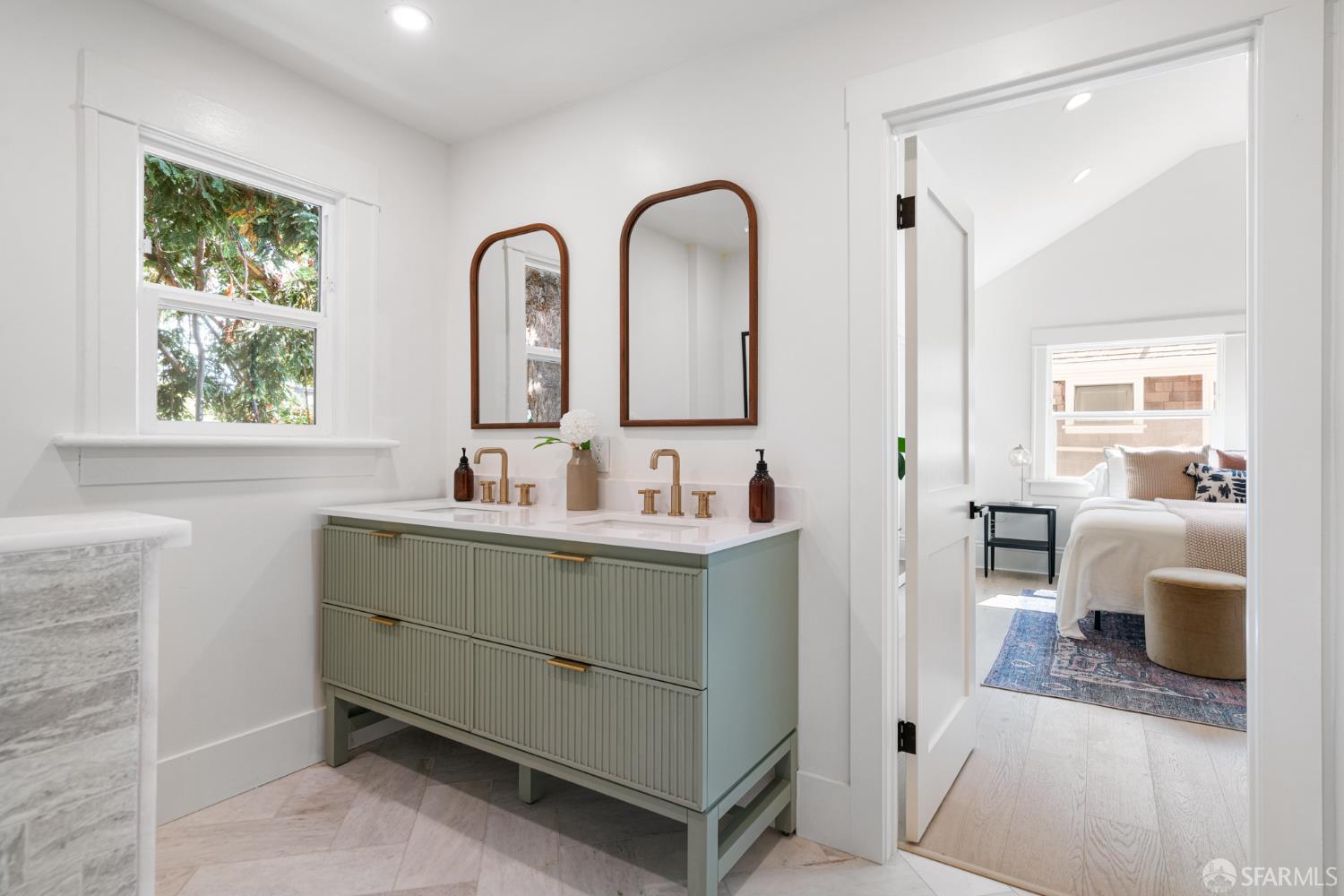 Detail Gallery Image 25 of 28 For 2533 Grant St, Berkeley,  CA 94703 - 4 Beds | 3 Baths