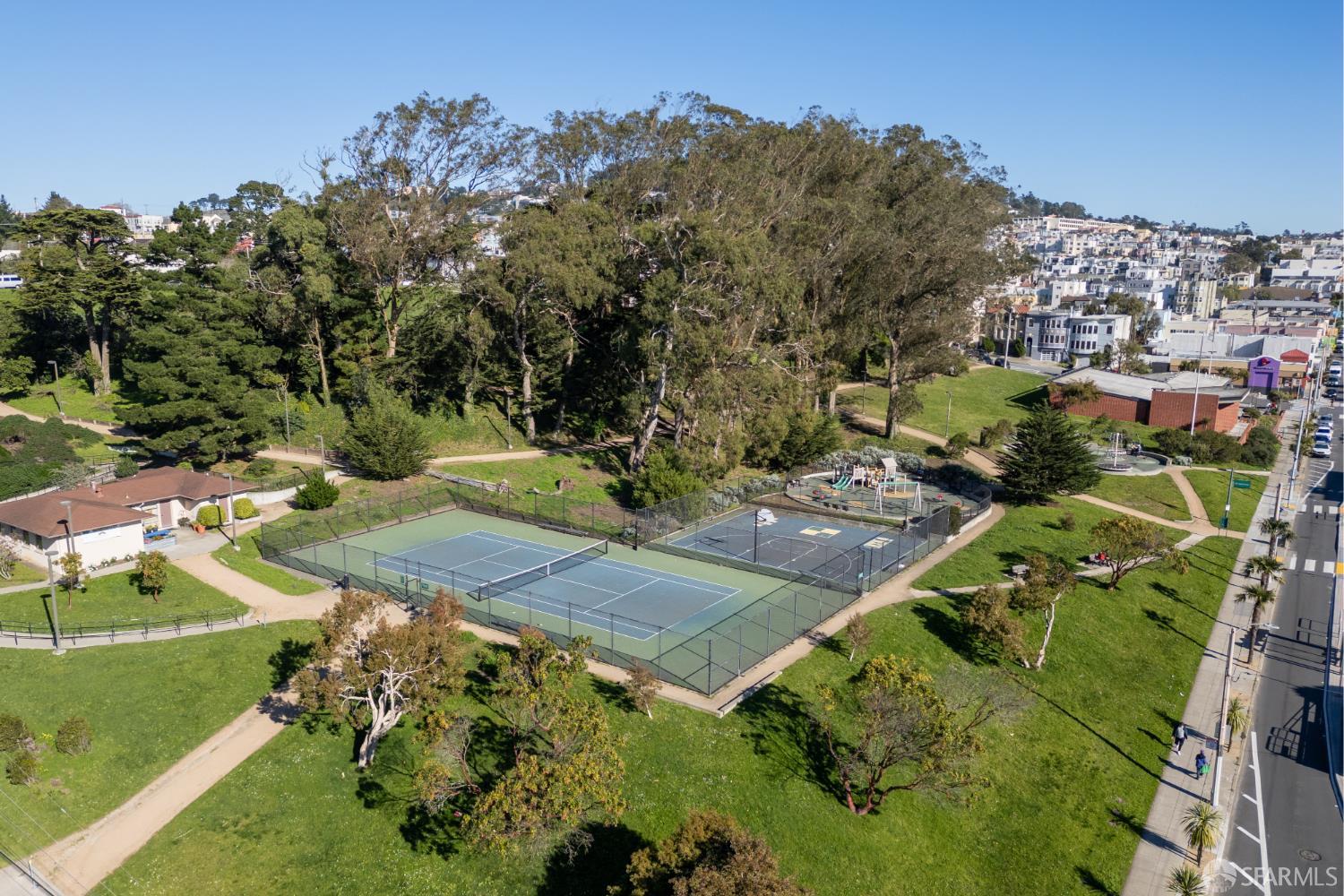 Detail Gallery Image 43 of 47 For 2418 20th Ave #101,  San Francisco,  CA 94116 - 2 Beds | 2 Baths