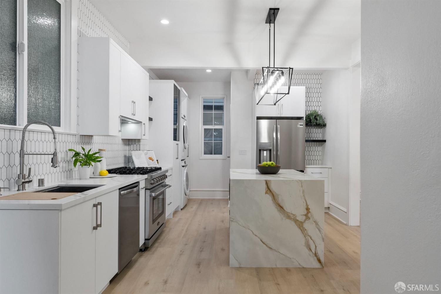 Photo #4: 425078569 Listing 