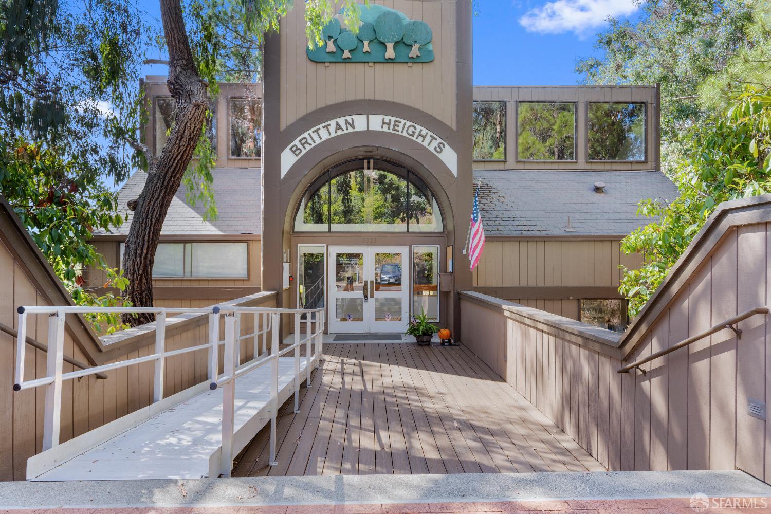 Detail Gallery Image 35 of 44 For 3374 Brittan Ave #13,  San Carlos,  CA 94070 - 3 Beds | 2 Baths