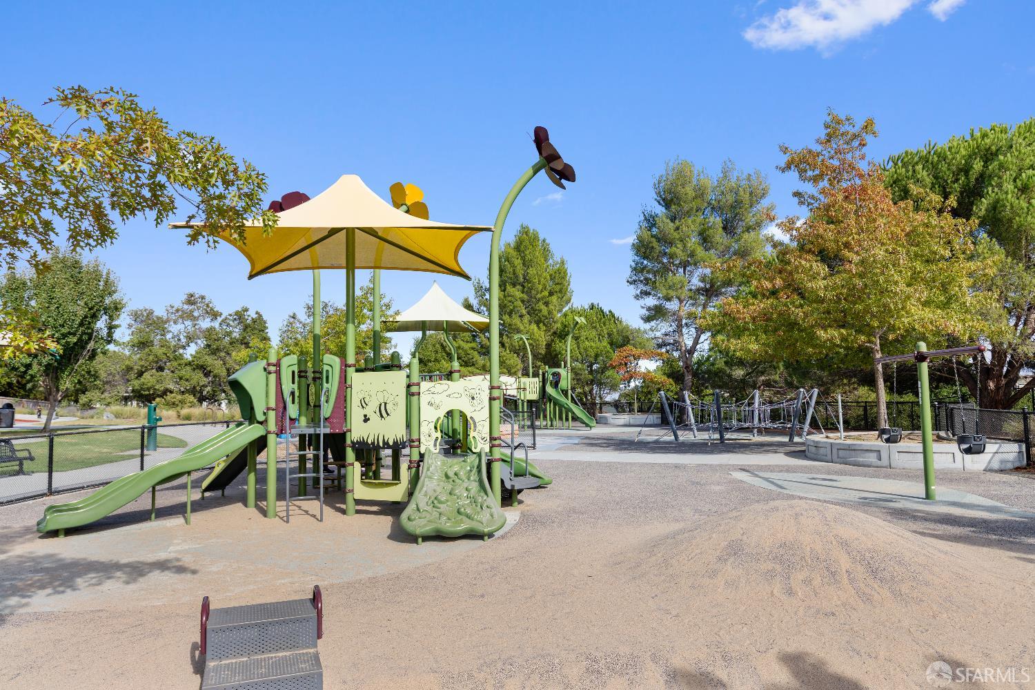 Detail Gallery Image 39 of 44 For 3374 Brittan Ave #13,  San Carlos,  CA 94070 - 3 Beds | 2 Baths