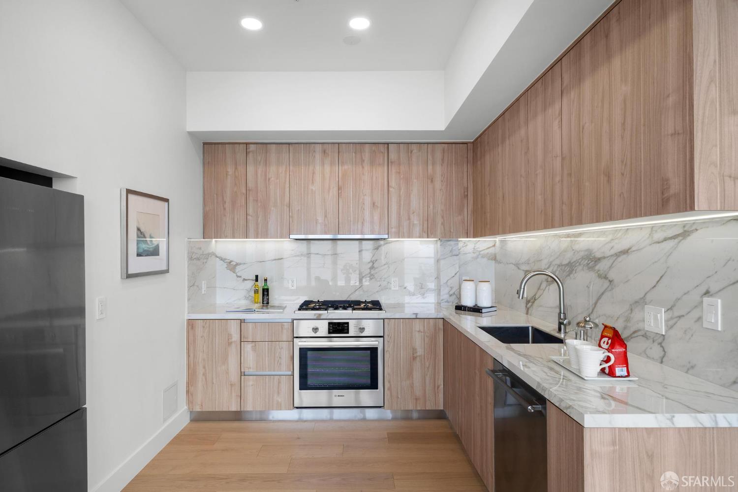 Detail Gallery Image 11 of 47 For 2418 20th Ave #101,  San Francisco,  CA 94116 - 2 Beds | 2 Baths
