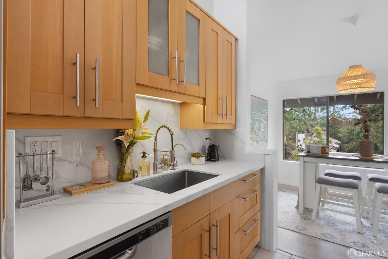Detail Gallery Image 13 of 44 For 3374 Brittan Ave #13,  San Carlos,  CA 94070 - 3 Beds | 2 Baths