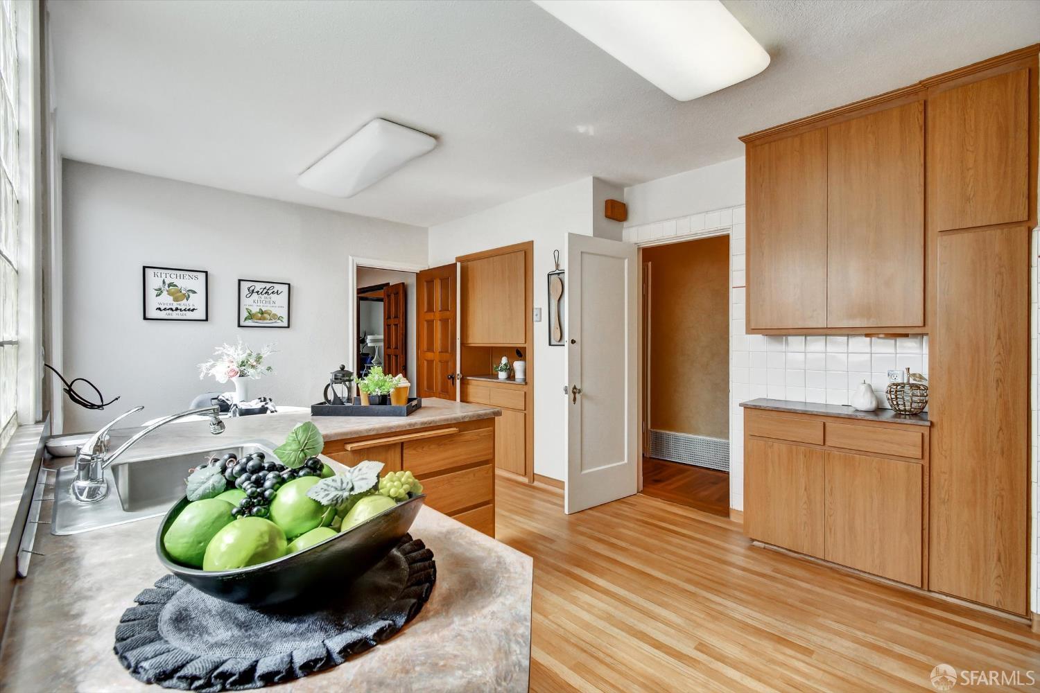 Detail Gallery Image 15 of 53 For 2116 18th Ave, San Francisco,  CA 94116 - 4 Beds | 3 Baths