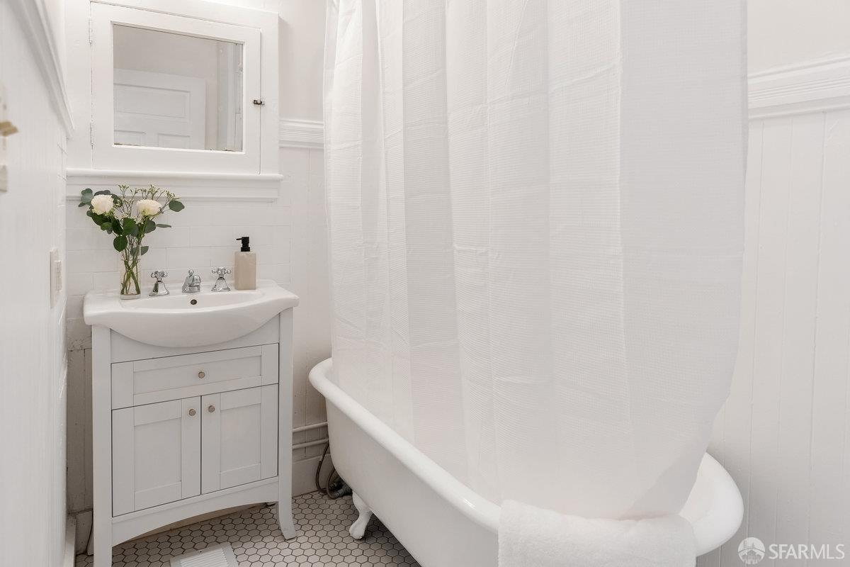 Detail Gallery Image 16 of 42 For 221 Scott St, San Francisco,  CA 94117 - – Beds | – Baths