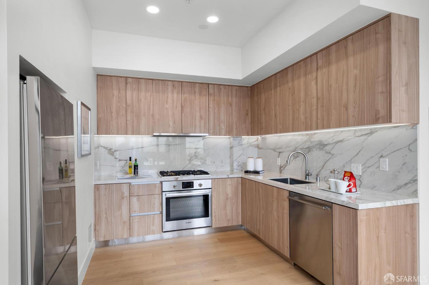 Detail Gallery Image 10 of 47 For 2418 20th Ave #101,  San Francisco,  CA 94116 - 2 Beds | 2 Baths