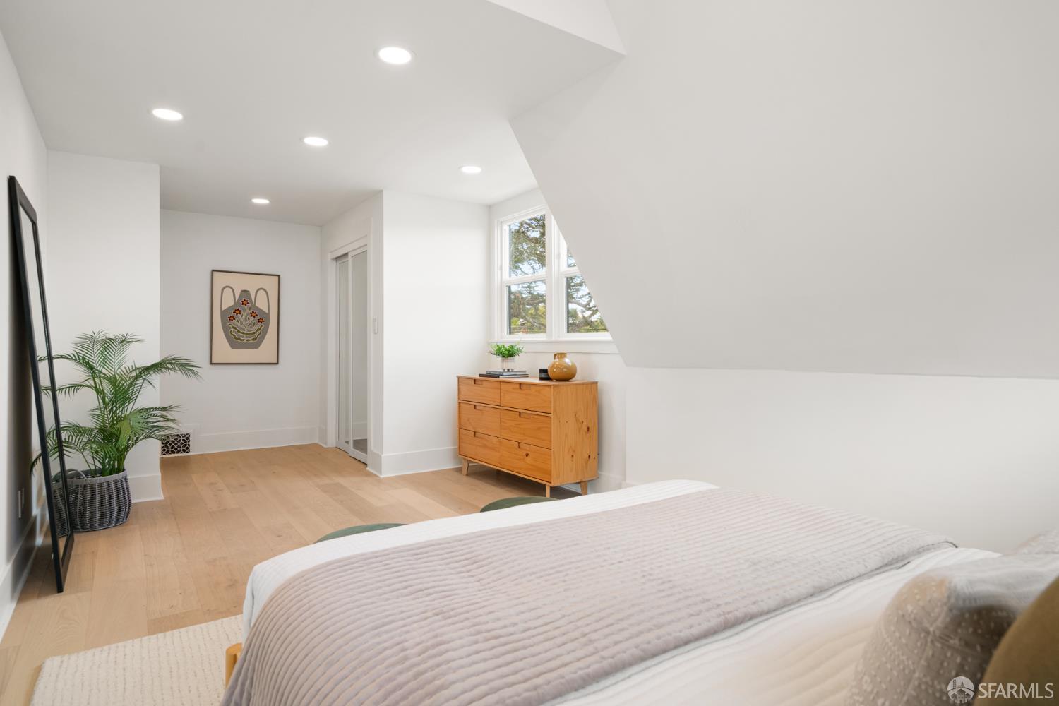 Detail Gallery Image 18 of 28 For 2533 Grant St, Berkeley,  CA 94703 - 4 Beds | 3 Baths