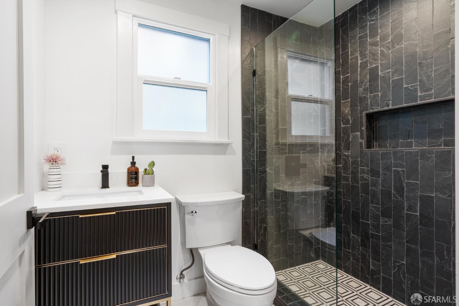 Detail Gallery Image 19 of 28 For 2533 Grant St, Berkeley,  CA 94703 - 4 Beds | 3 Baths