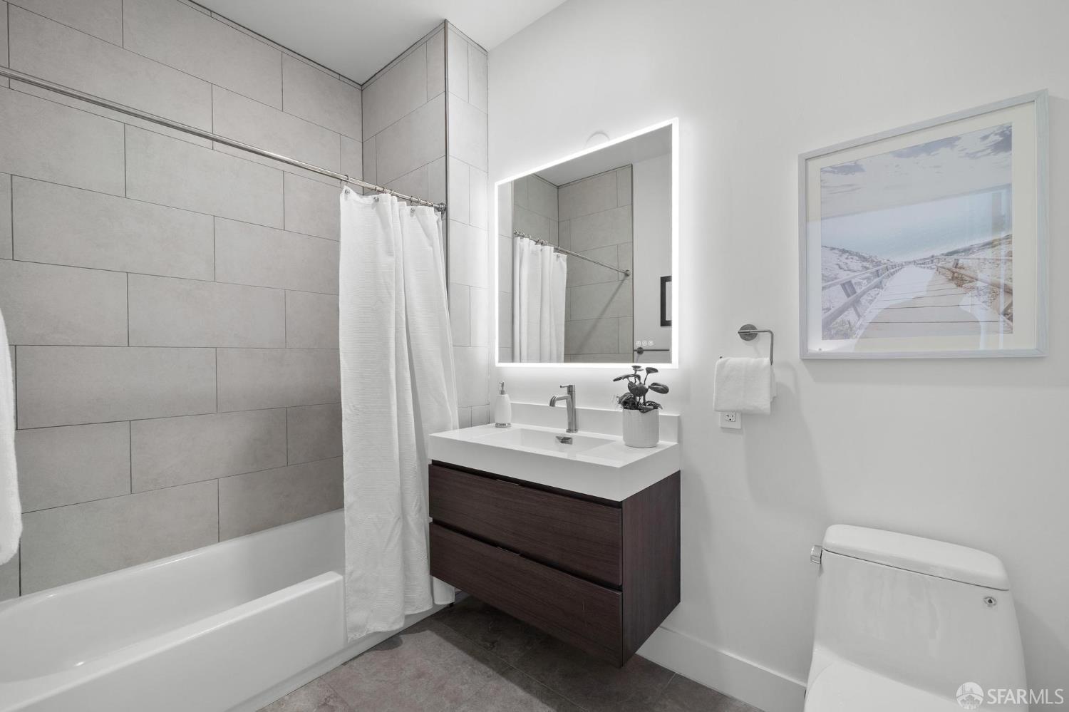 Detail Gallery Image 17 of 47 For 2418 20th Ave #101,  San Francisco,  CA 94116 - 2 Beds | 2 Baths