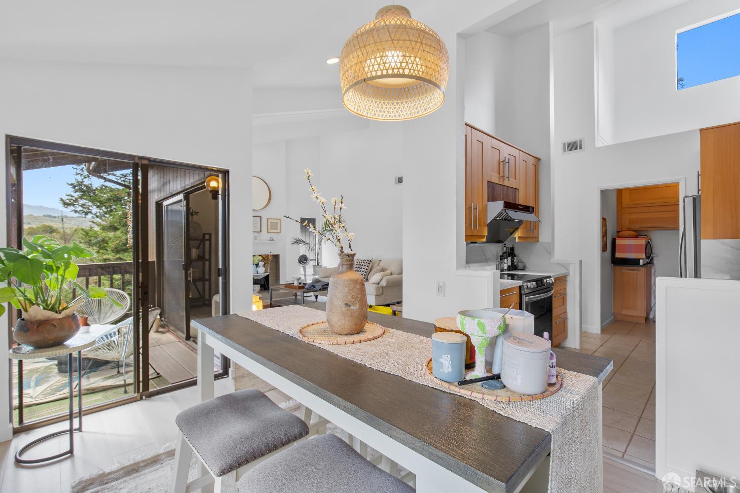 Detail Gallery Image 11 of 44 For 3374 Brittan Ave #13,  San Carlos,  CA 94070 - 3 Beds | 2 Baths