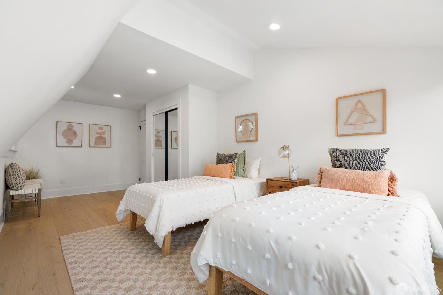 Detail Gallery Image 21 of 28 For 2533 Grant St, Berkeley,  CA 94703 - 4 Beds | 3 Baths