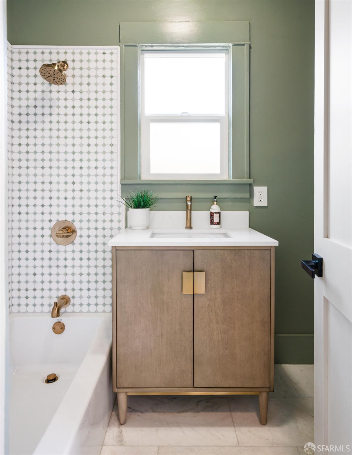 Detail Gallery Image 15 of 28 For 2533 Grant St, Berkeley,  CA 94703 - 4 Beds | 3 Baths