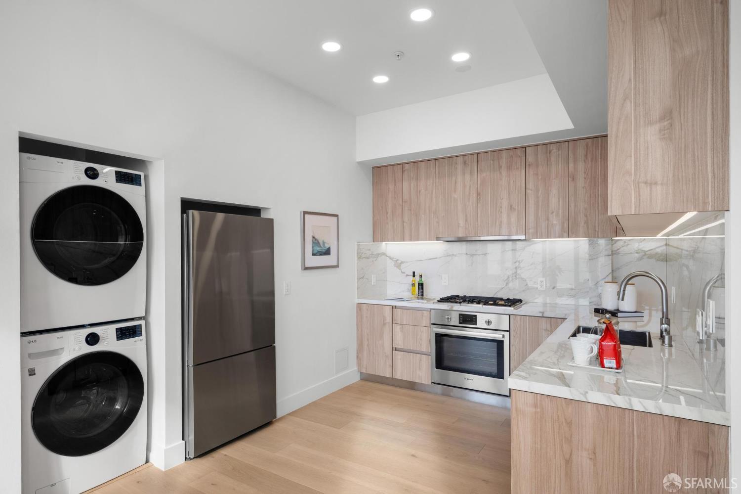 Detail Gallery Image 9 of 47 For 2418 20th Ave #101,  San Francisco,  CA 94116 - 2 Beds | 2 Baths