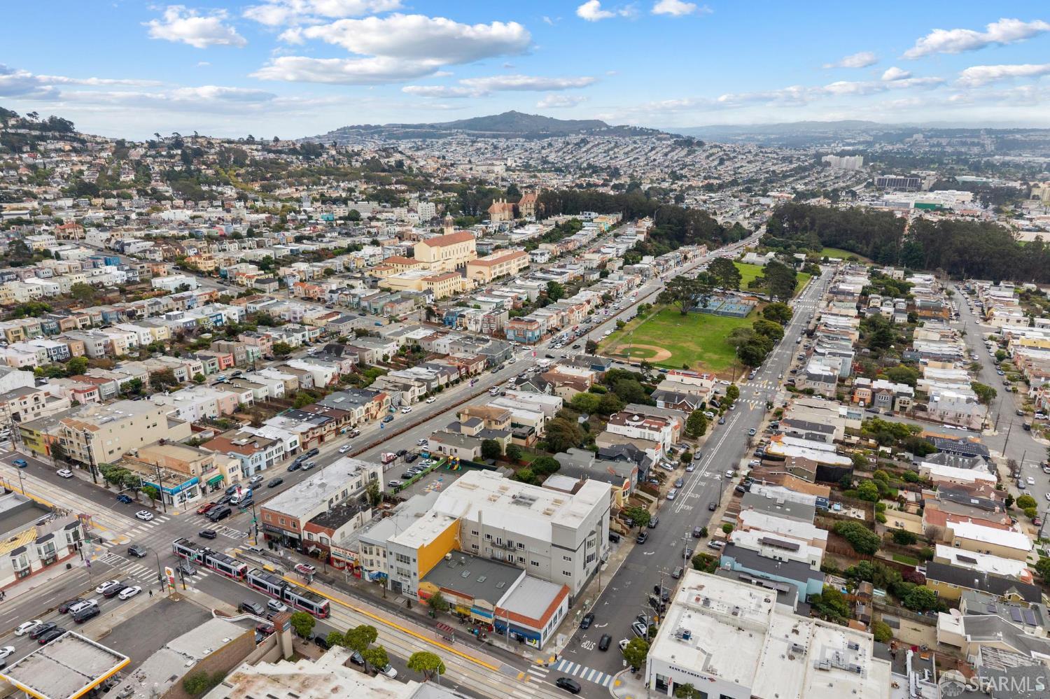 Detail Gallery Image 36 of 47 For 2418 20th Ave #101,  San Francisco,  CA 94116 - 2 Beds | 2 Baths