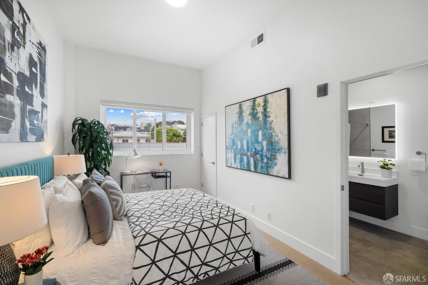 Detail Gallery Image 13 of 47 For 2418 20th Ave #101,  San Francisco,  CA 94116 - 2 Beds | 2 Baths