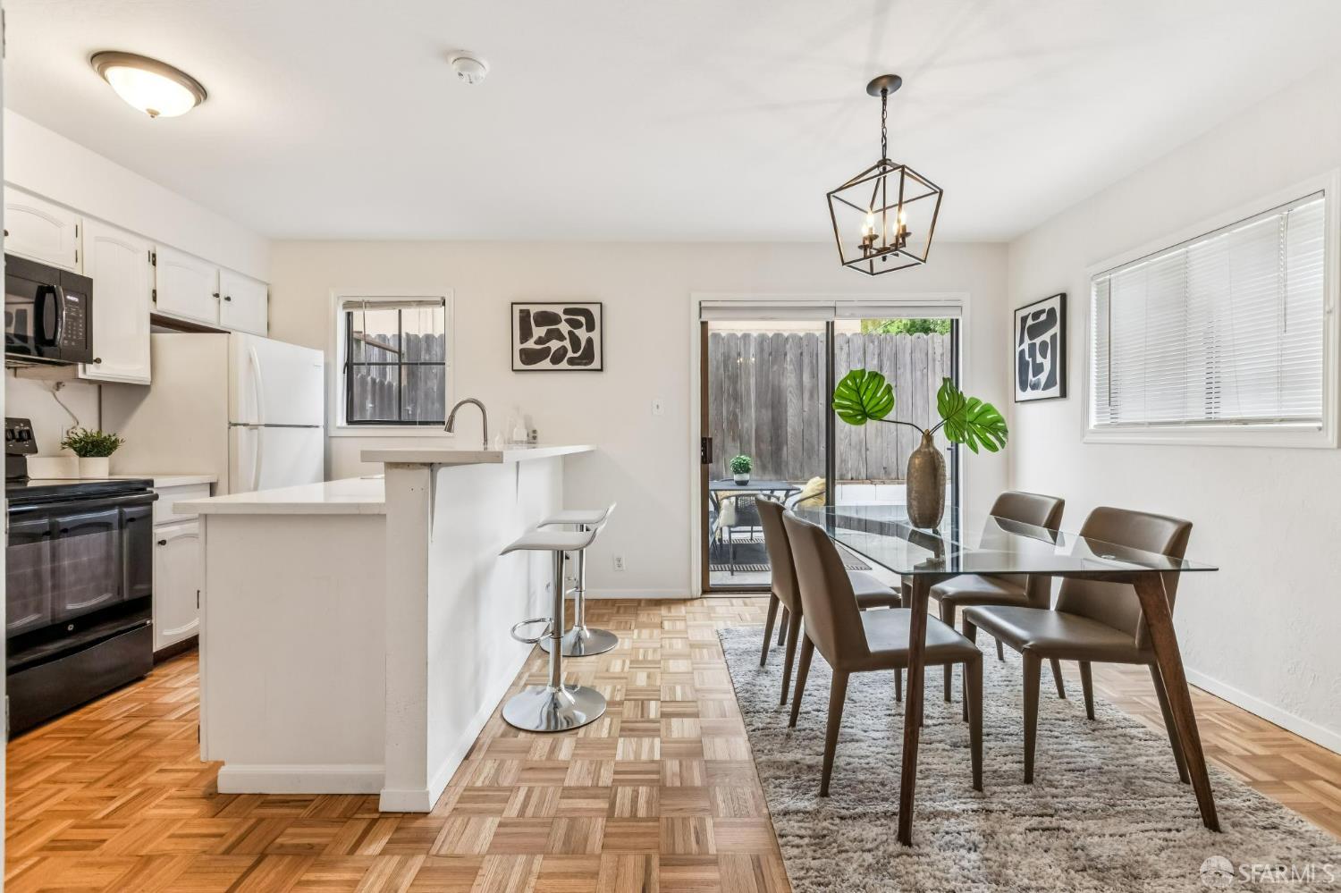 Detail Gallery Image 11 of 36 For 1421 El Camino Real #6,  Burlingame,  CA 94010 - 2 Beds | 2 Baths