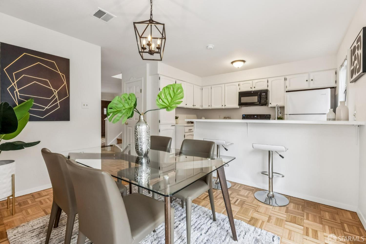 Detail Gallery Image 14 of 36 For 1421 El Camino Real #6,  Burlingame,  CA 94010 - 2 Beds | 2 Baths