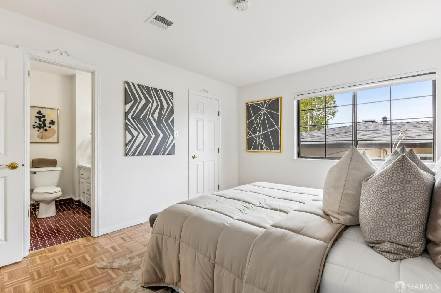 Detail Gallery Image 19 of 36 For 1421 El Camino Real #6,  Burlingame,  CA 94010 - 2 Beds | 2 Baths