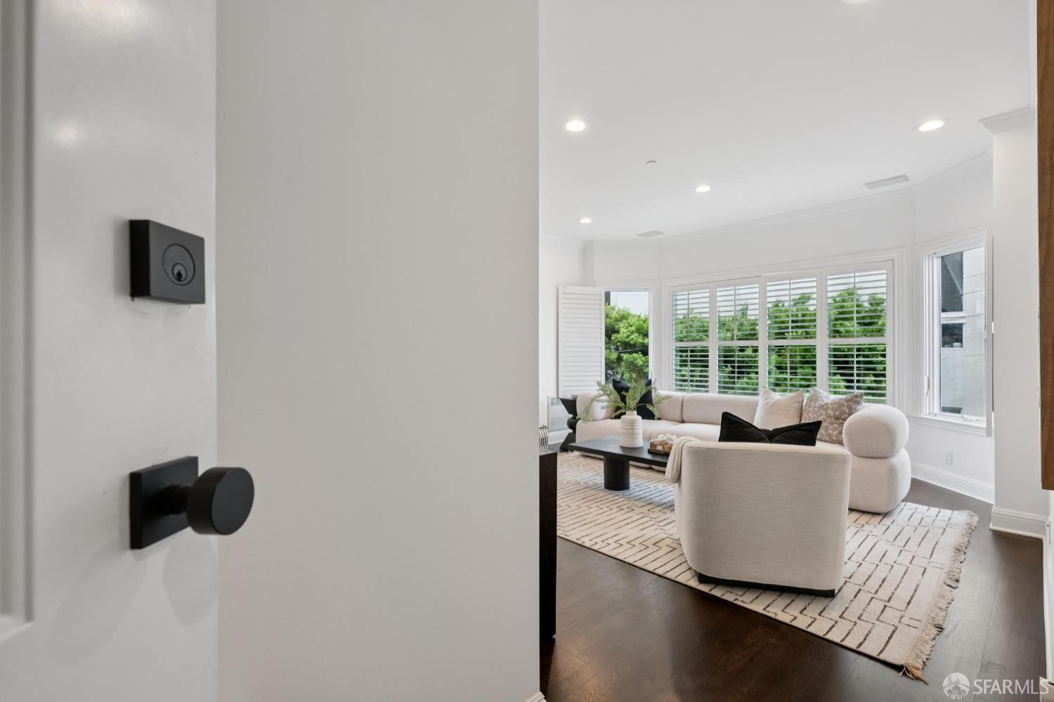 Photo #2: 425078733 Listing 