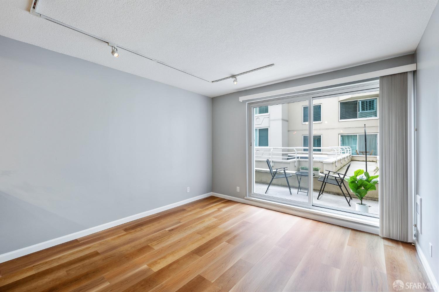 Photo #11: 425078952 Listing: Photo #11