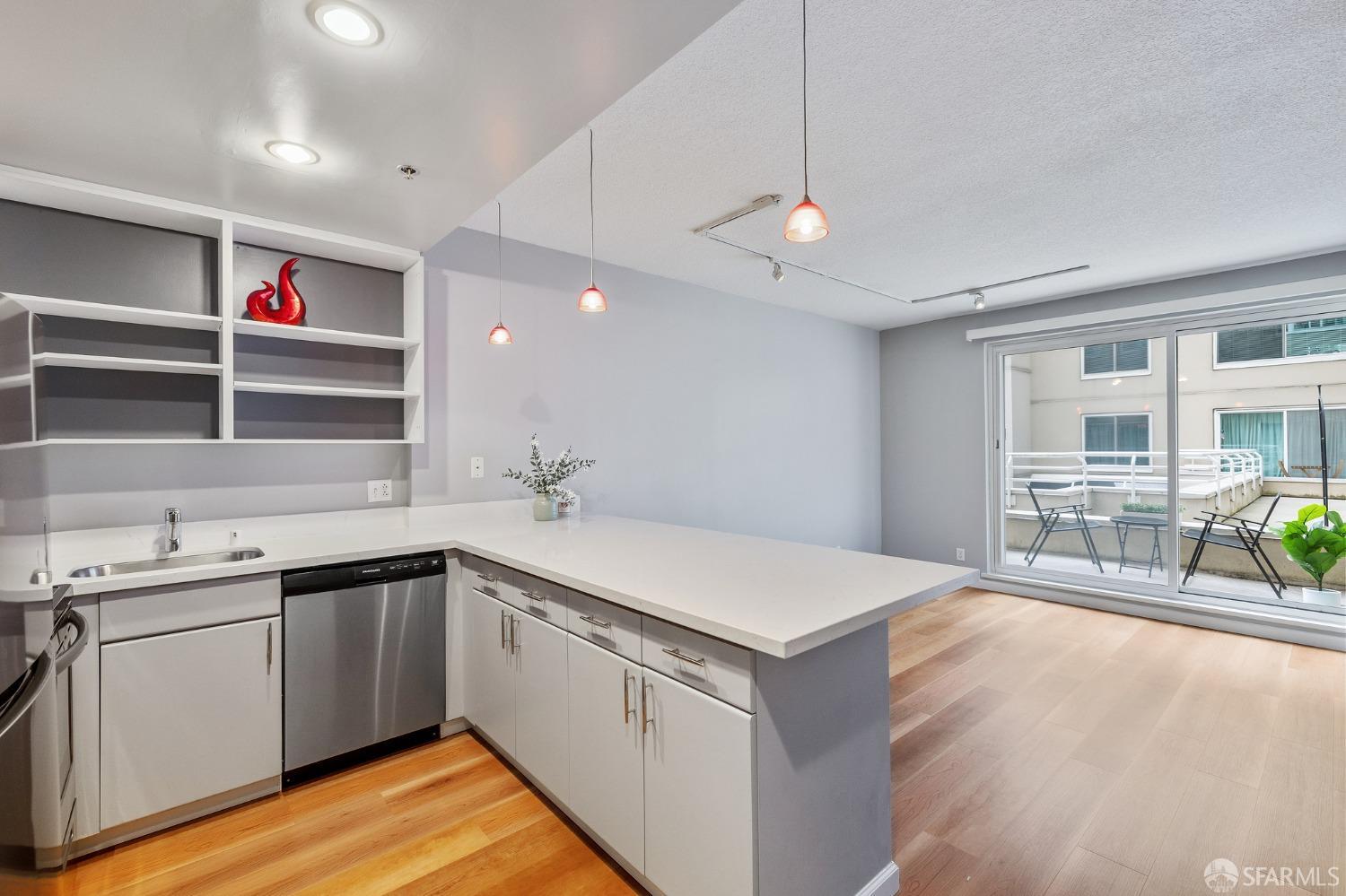 Photo #4: 425078952 Listing 