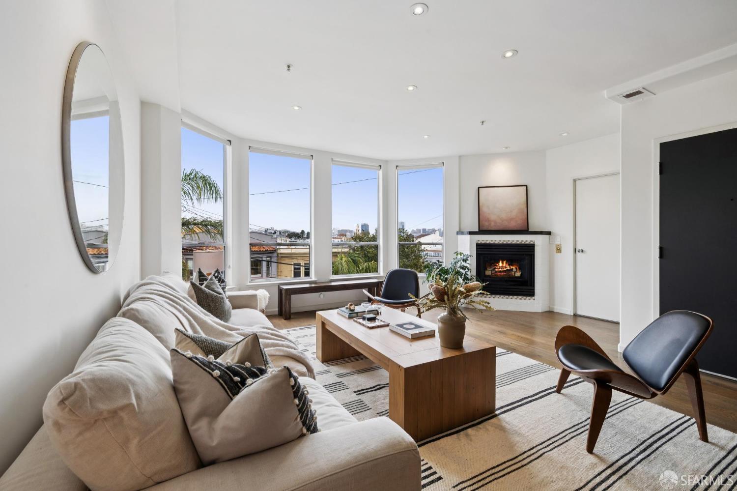 Photo #2: 425078622 Listing 