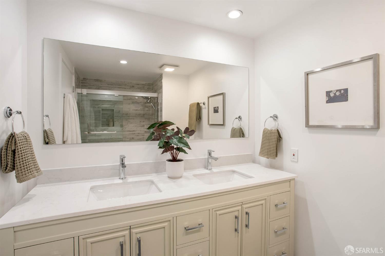 Photo #7: 425076979 Listing: Photo #7