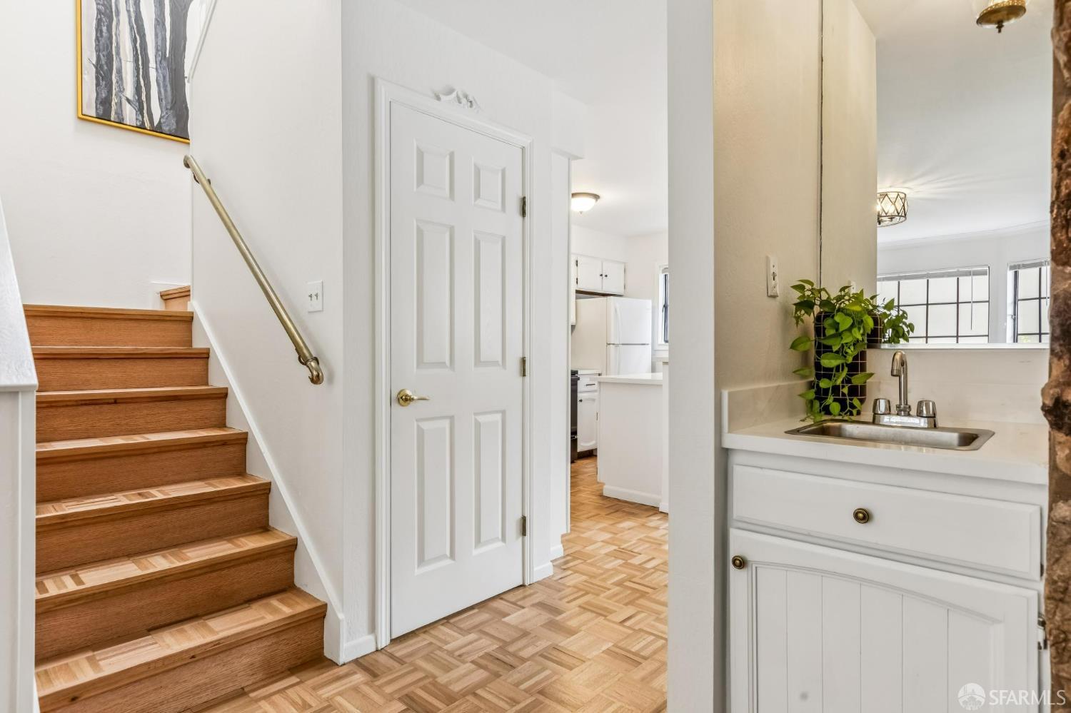 Detail Gallery Image 9 of 36 For 1421 El Camino Real #6,  Burlingame,  CA 94010 - 2 Beds | 2 Baths