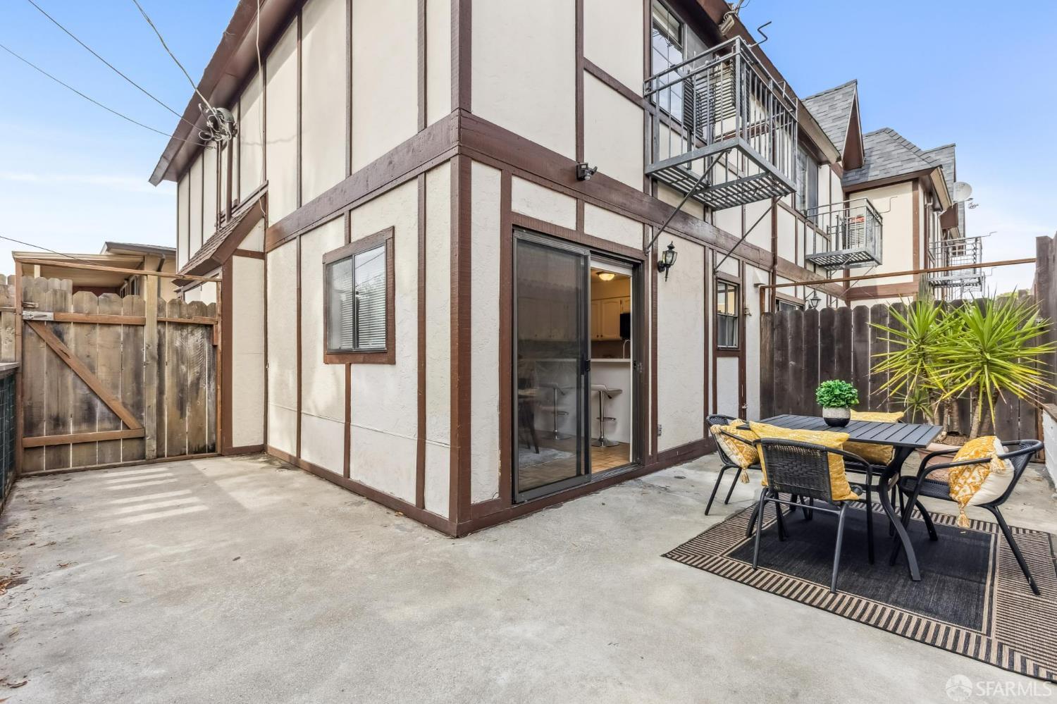 Detail Gallery Image 34 of 36 For 1421 El Camino Real #6,  Burlingame,  CA 94010 - 2 Beds | 2 Baths