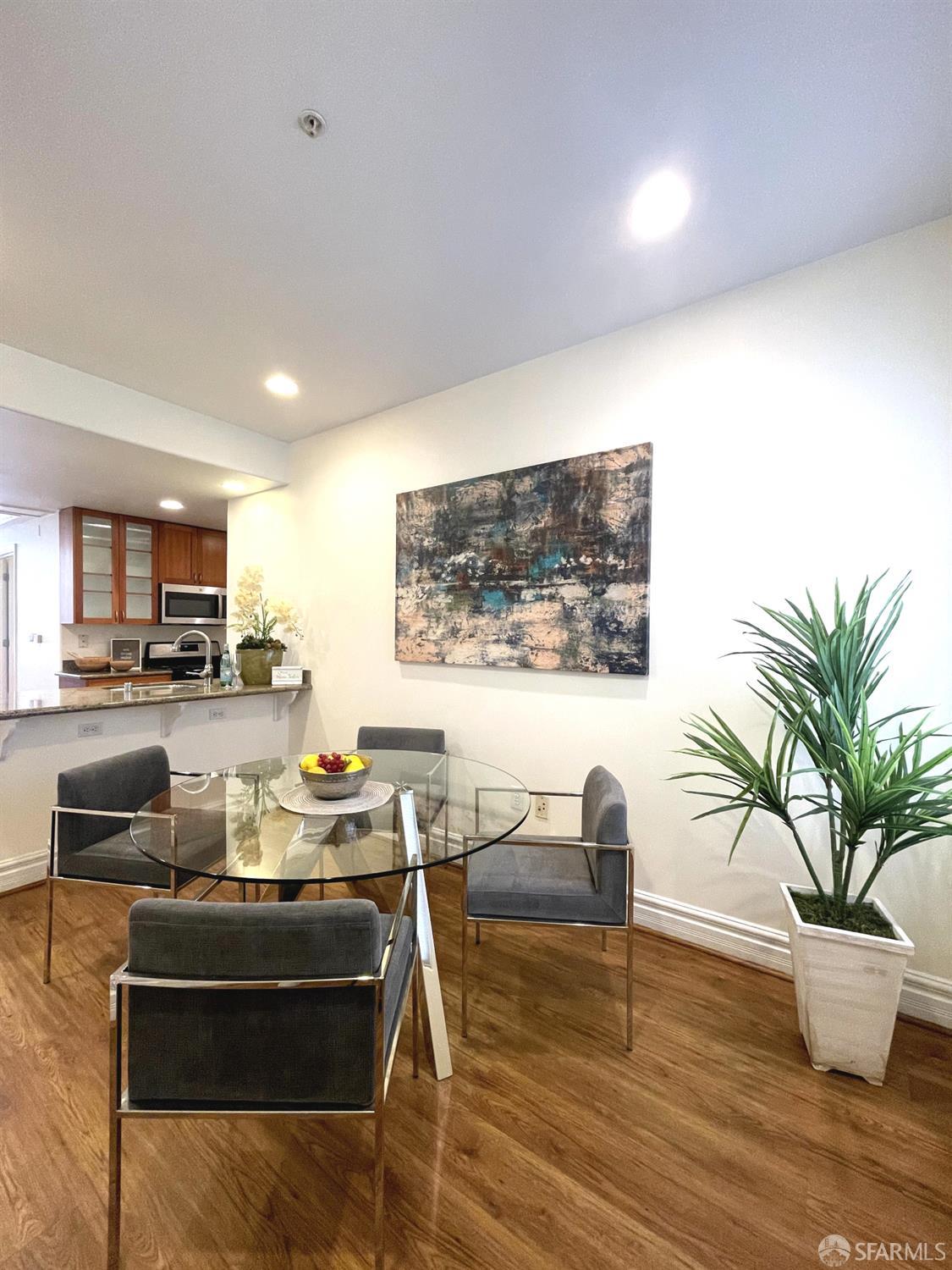 Photo #3: 425076156 Listing 
