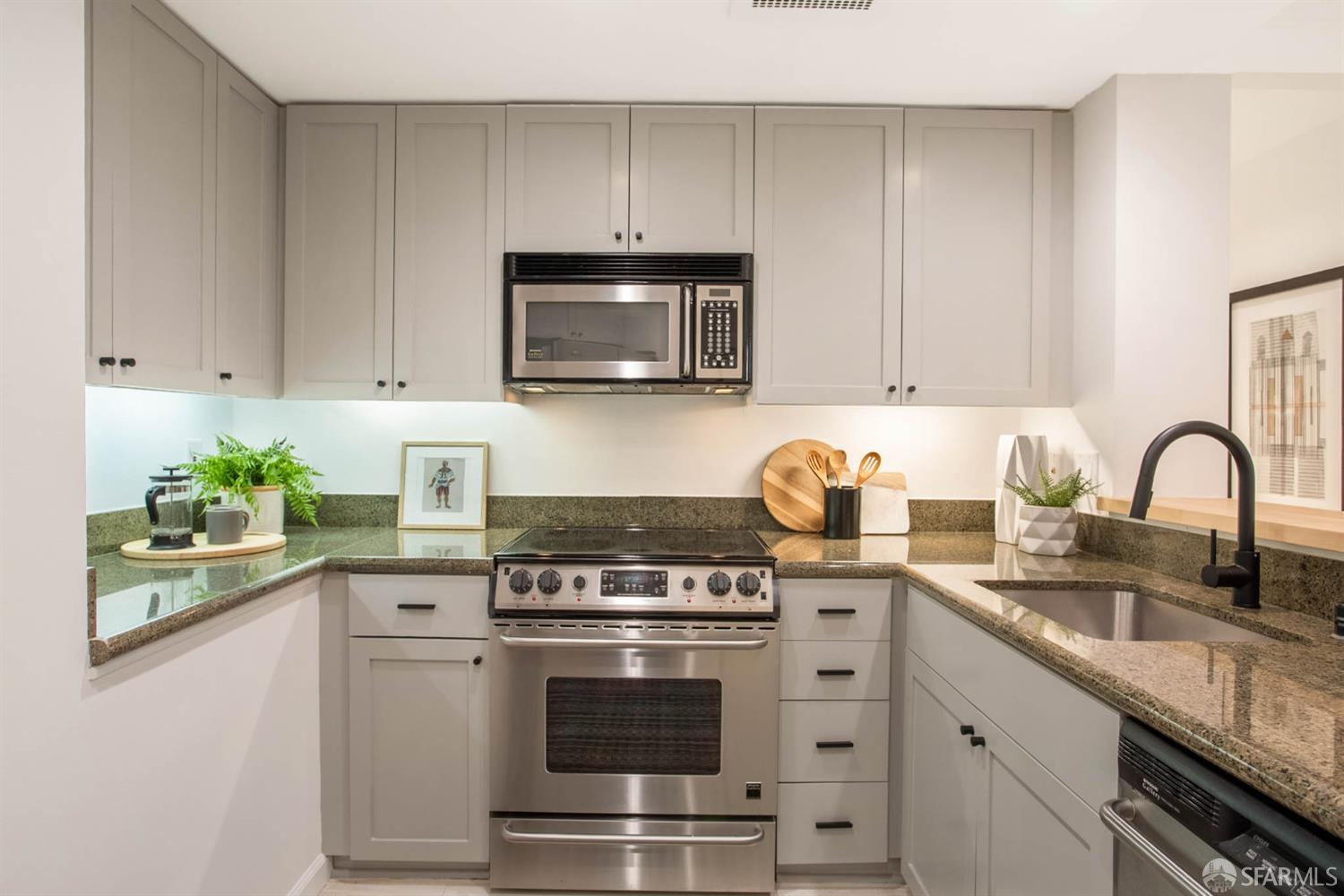 Photo #4: 425076979 Listing 