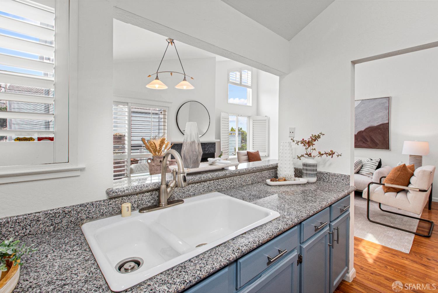 Detail Gallery Image 10 of 41 For 927 Linda Mar Blvd, Pacifica,  CA 94044 - 2 Beds | 2 Baths