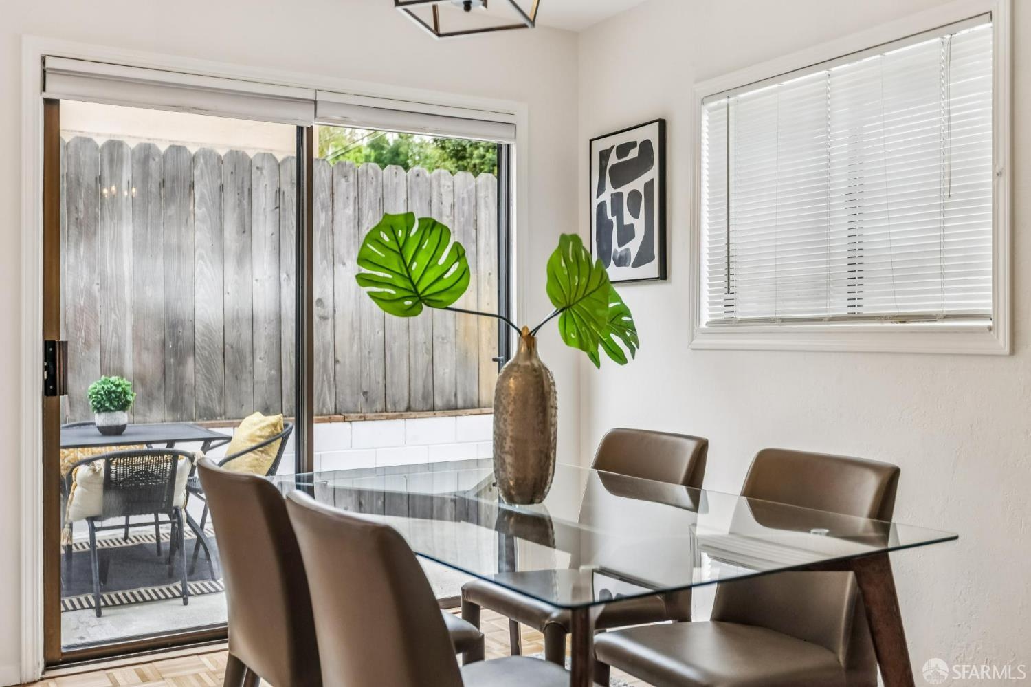 Detail Gallery Image 13 of 36 For 1421 El Camino Real #6,  Burlingame,  CA 94010 - 2 Beds | 2 Baths