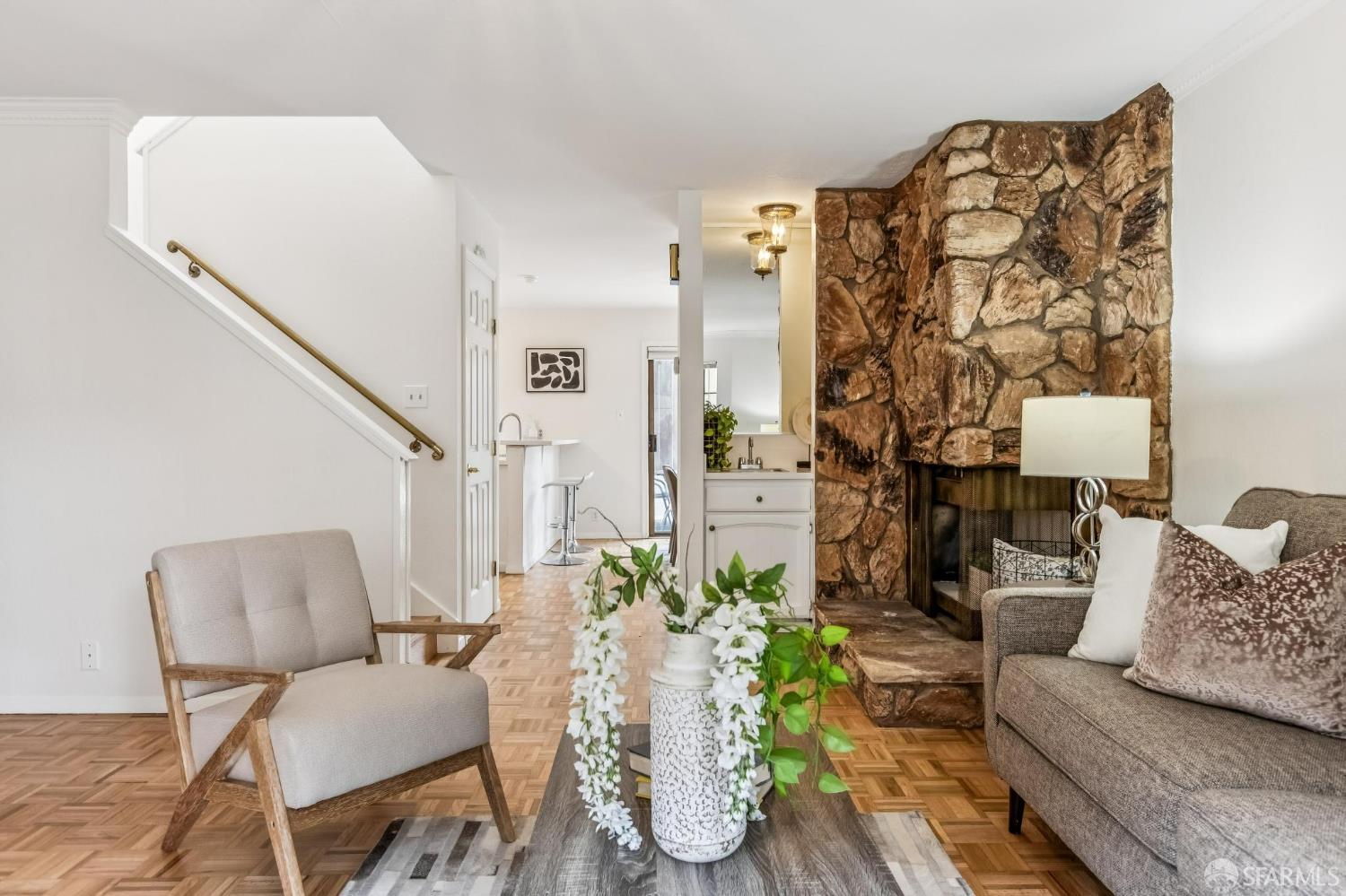 Detail Gallery Image 6 of 36 For 1421 El Camino Real #6,  Burlingame,  CA 94010 - 2 Beds | 2 Baths