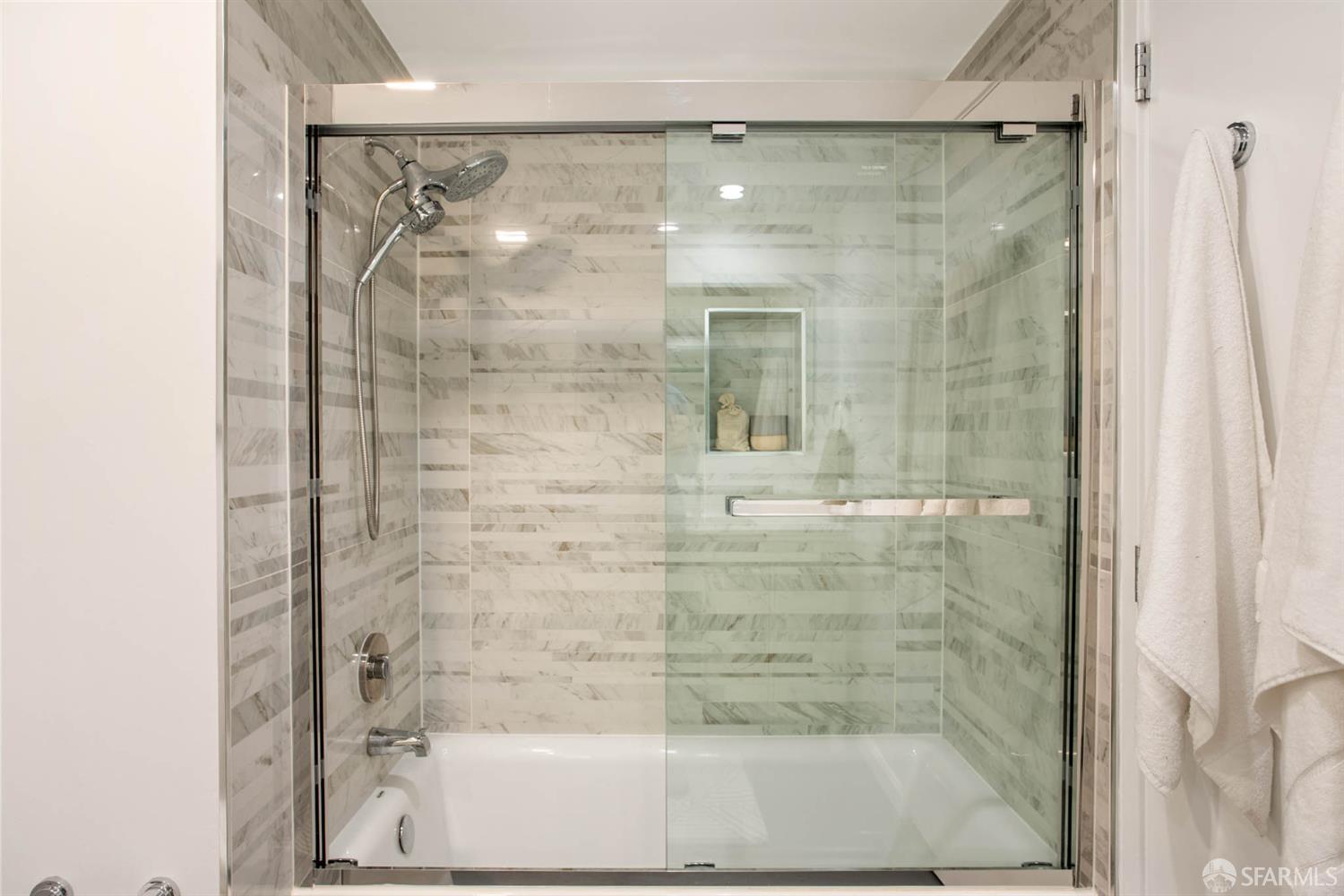 Photo #8: 425076979 Listing: Photo #8