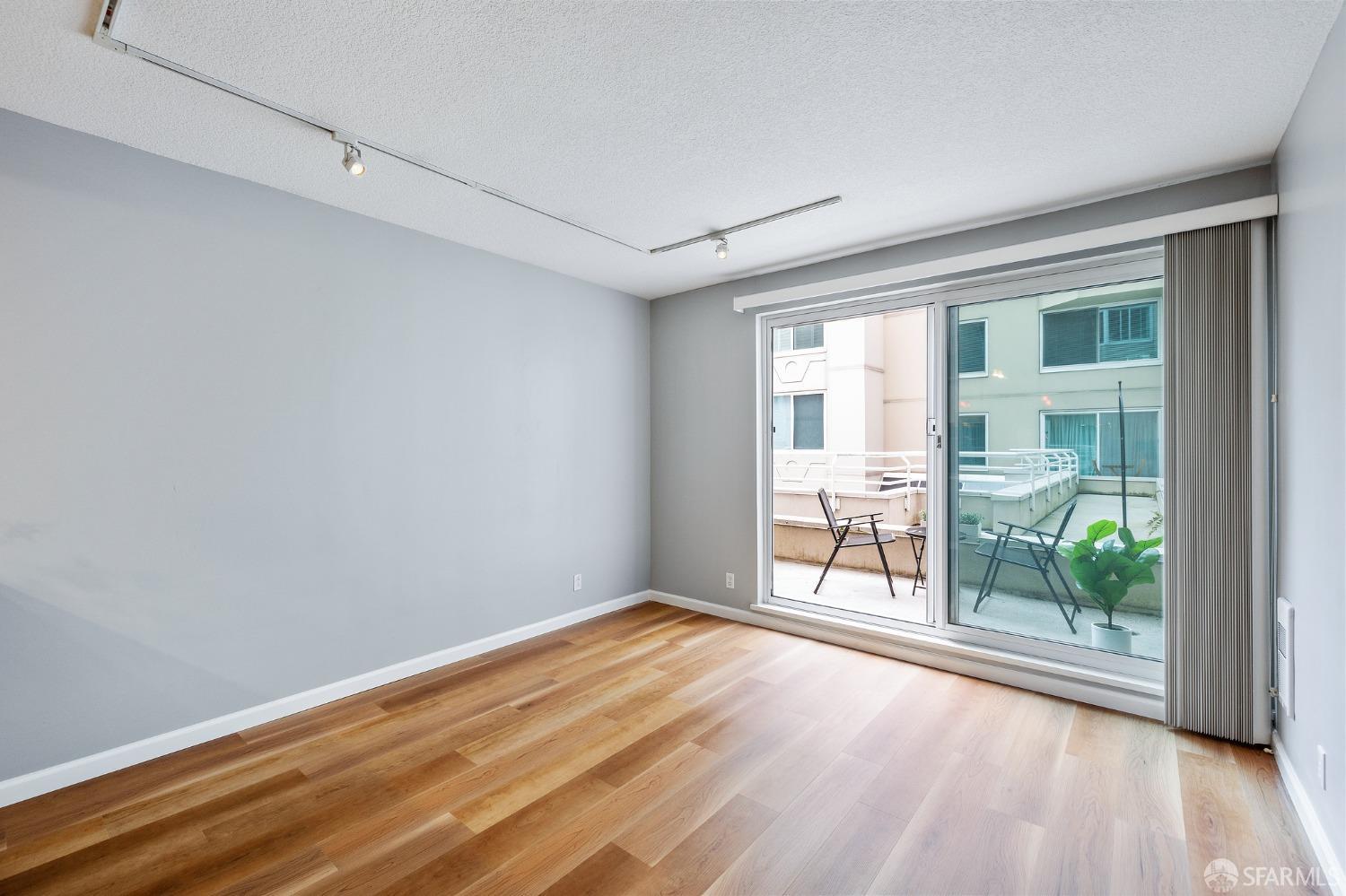 Photo #12: 425078952 Listing: Photo #12