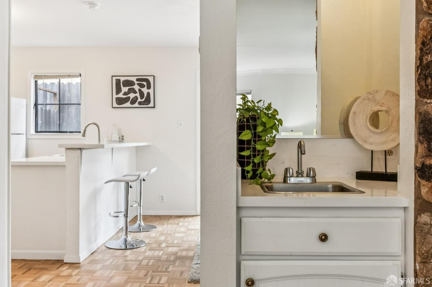 Detail Gallery Image 10 of 36 For 1421 El Camino Real #6,  Burlingame,  CA 94010 - 2 Beds | 2 Baths