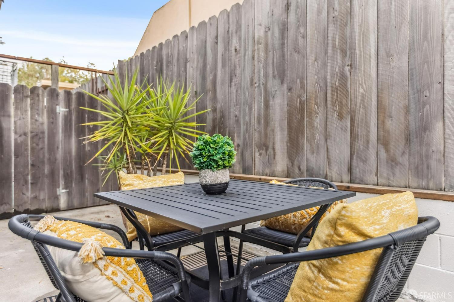 Detail Gallery Image 32 of 36 For 1421 El Camino Real #6,  Burlingame,  CA 94010 - 2 Beds | 2 Baths
