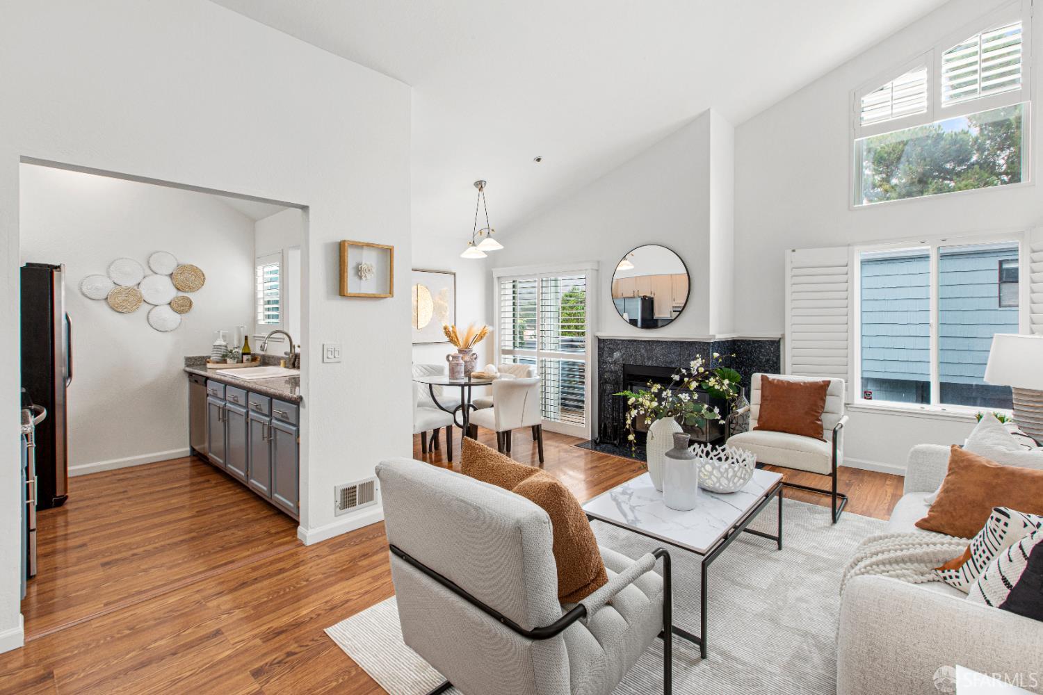 Detail Gallery Image 5 of 41 For 927 Linda Mar Blvd, Pacifica,  CA 94044 - 2 Beds | 2 Baths