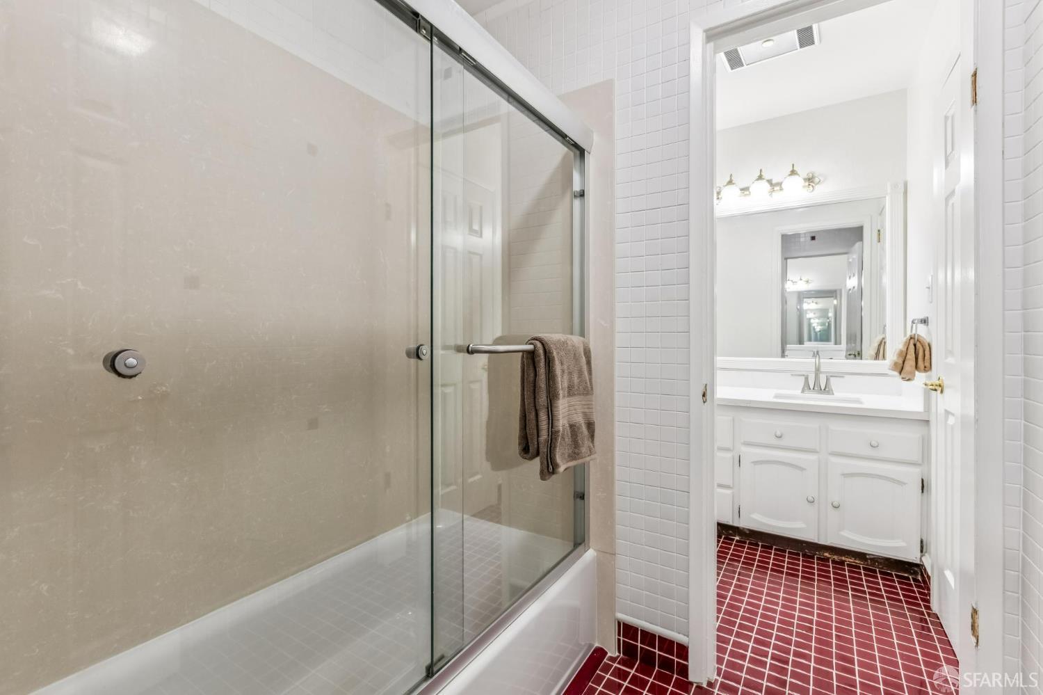 Detail Gallery Image 24 of 36 For 1421 El Camino Real #6,  Burlingame,  CA 94010 - 2 Beds | 2 Baths