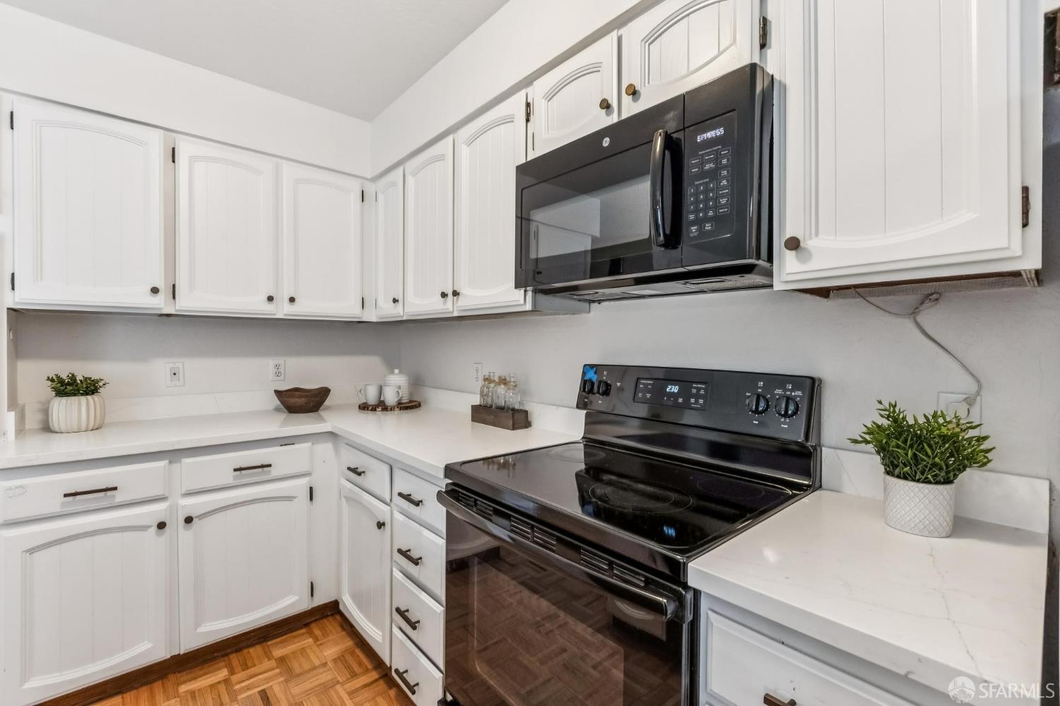 Detail Gallery Image 17 of 36 For 1421 El Camino Real #6,  Burlingame,  CA 94010 - 2 Beds | 2 Baths