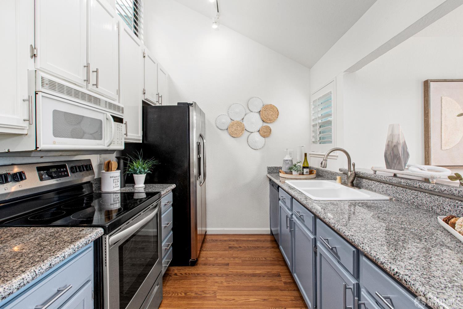 Detail Gallery Image 12 of 41 For 927 Linda Mar Blvd, Pacifica,  CA 94044 - 2 Beds | 2 Baths