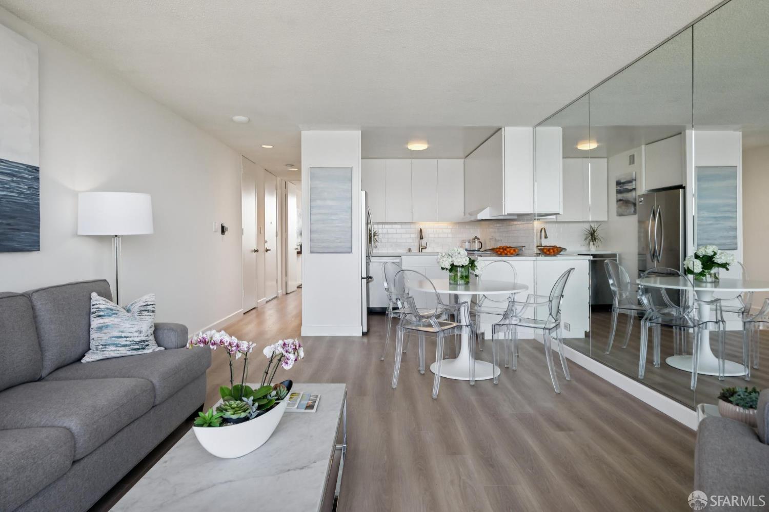 Photo #8: 425061533 Listing: Photo #8